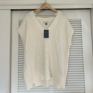NWT Universal Thread Cream Cable-Knit V-Neck Sweater Vest